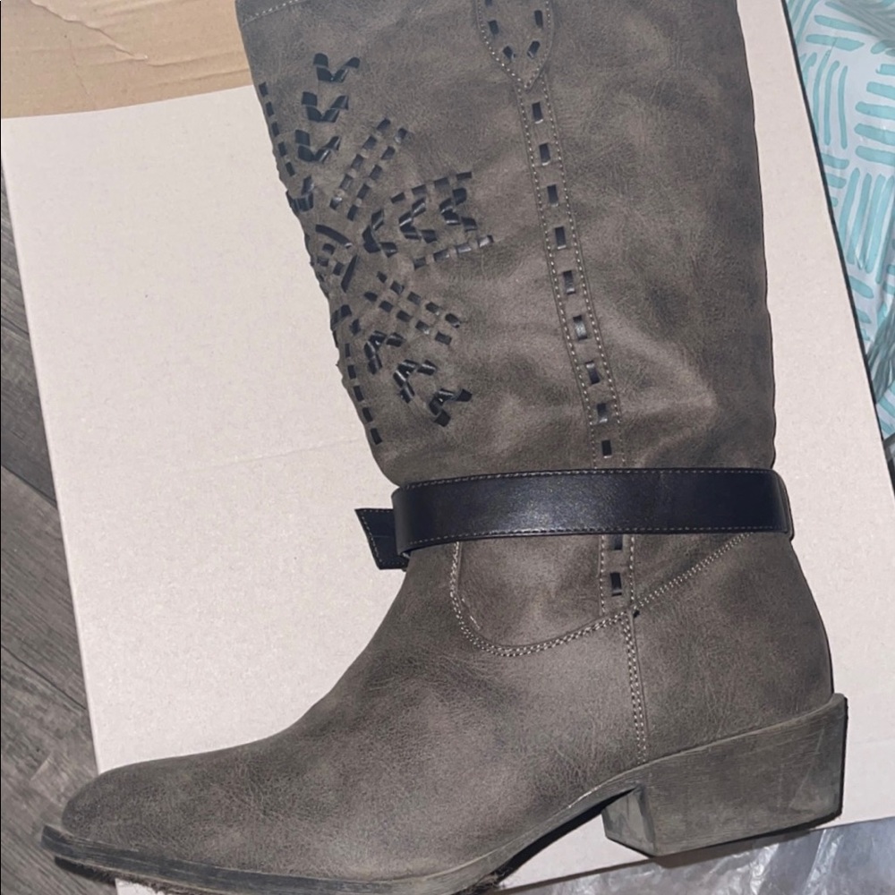 Maurice’s boots